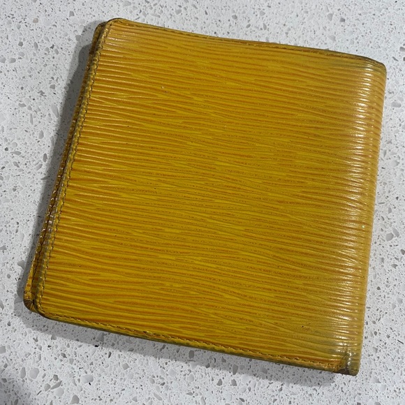 VINTAGE LV // Louis Vuitton Bifold Wallet - Yellow - Picture 7 of 7